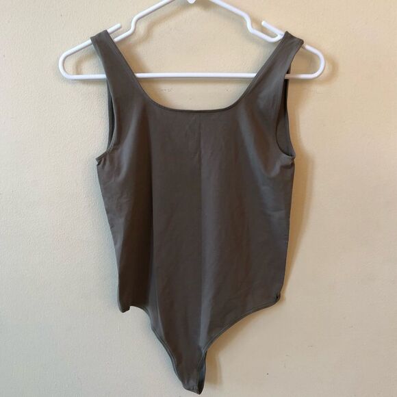 SKIMS Square Neck Bodysuit - Picture 4 of 6